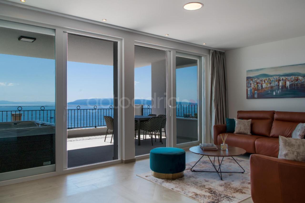 Villa Smaragd - Opal - Luxury Apt With Shared Pool And Private Hot Tub Makarska Exterior foto