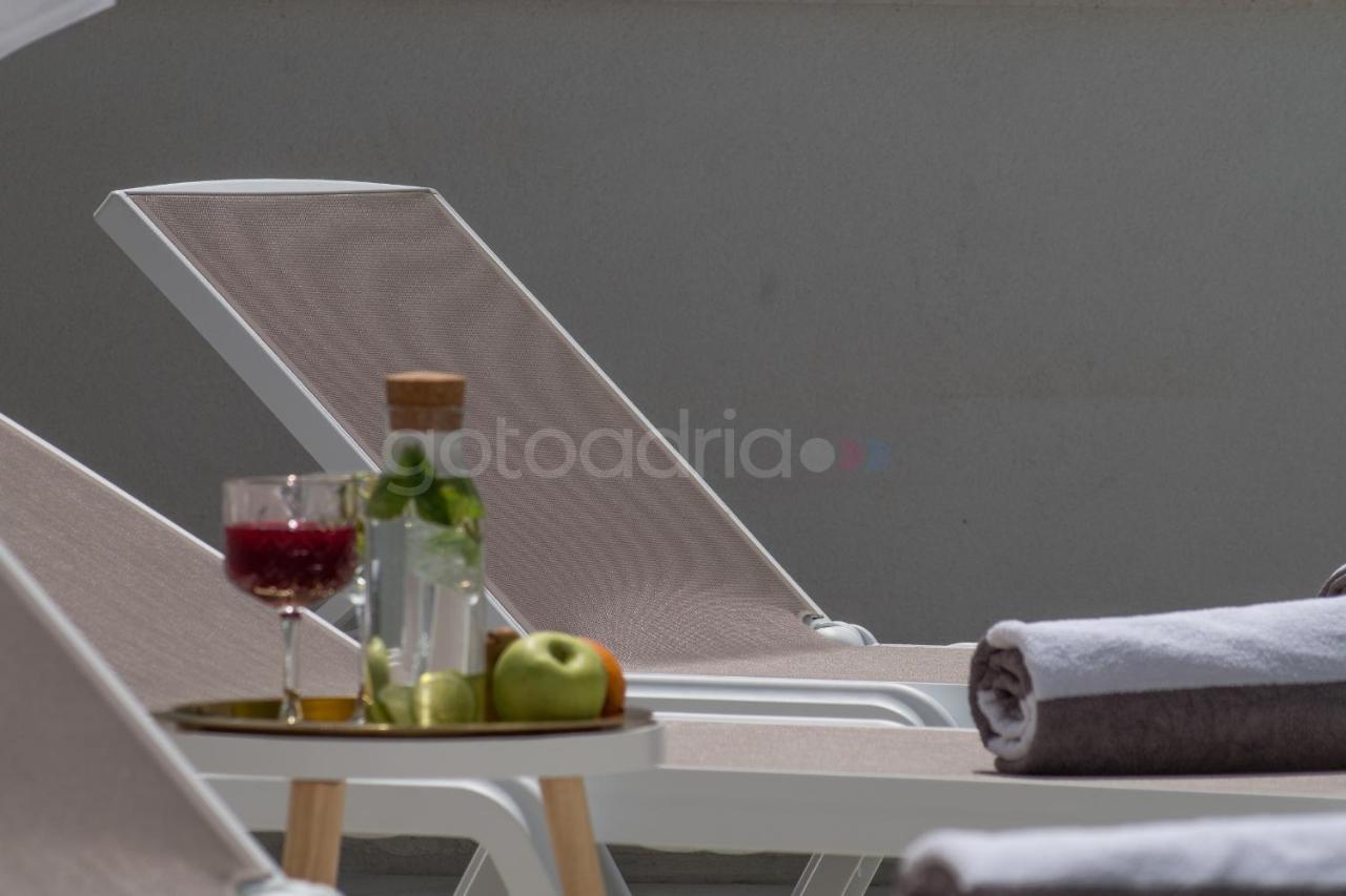 Villa Smaragd - Opal - Luxury Apt With Shared Pool And Private Hot Tub Makarska Exterior foto